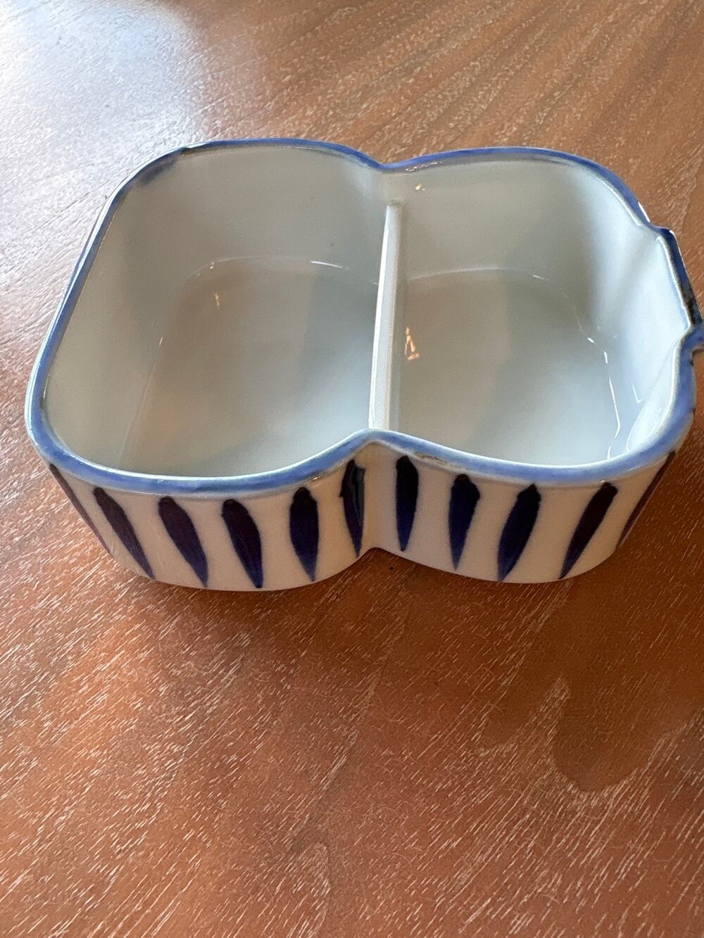 Heian Zuikō Japanese porcelain soy sauce divider dish